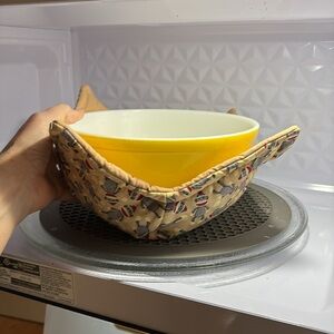 Large size microwave bowl, cozy safely handle hot bowls from the microwave